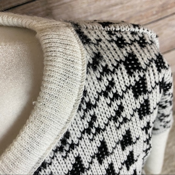 Vintage 90’s Frederick's of Hollywood Houndstooth Black & Cream Knit Sweater - Picture 5 of 8